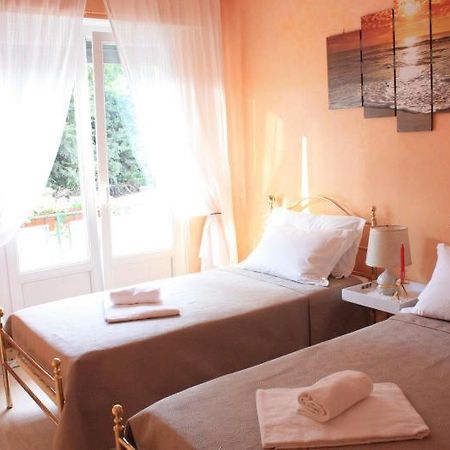Apartment At Colosseo With Terrace Overlooking The Garden By Lyon Ρώμη Εξωτερικό φωτογραφία
